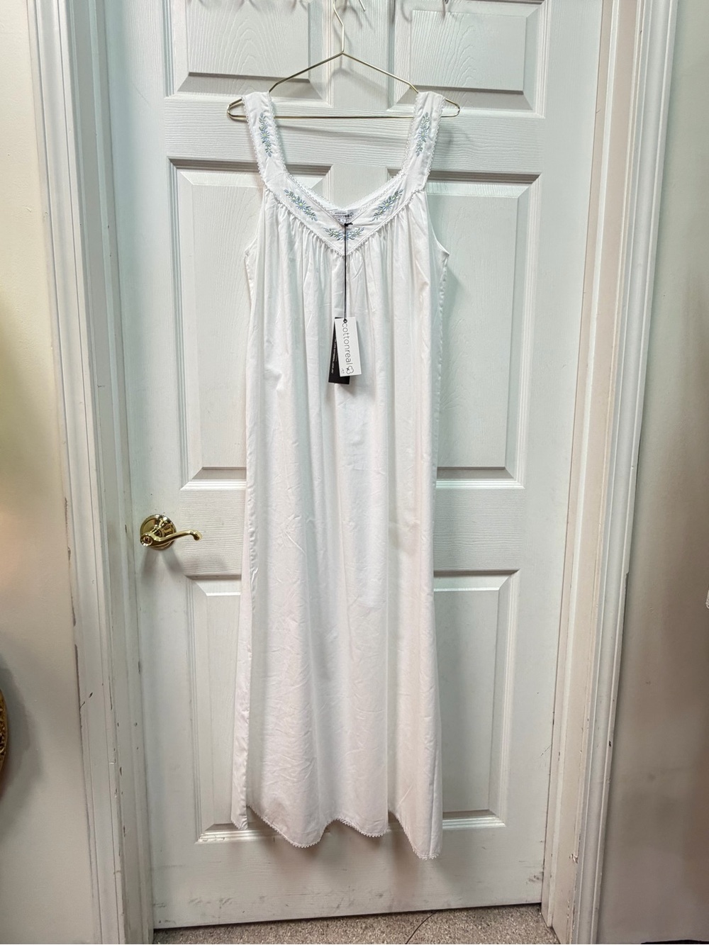 100% Cotton Women’s White Embroidered Nightgown - Classic Sleeveless Sleepwear